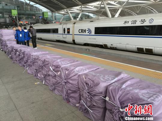 粤湘铁路连续10天每天开办20趟高铁快运业务